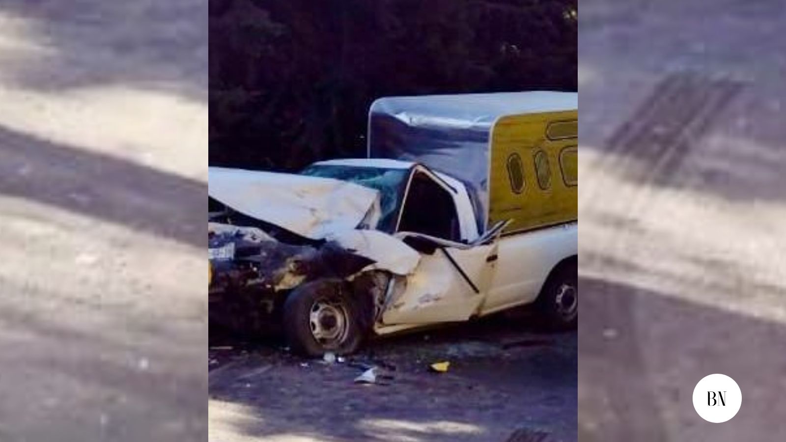 Autobús impactó a una  camioneta; murió una mujer